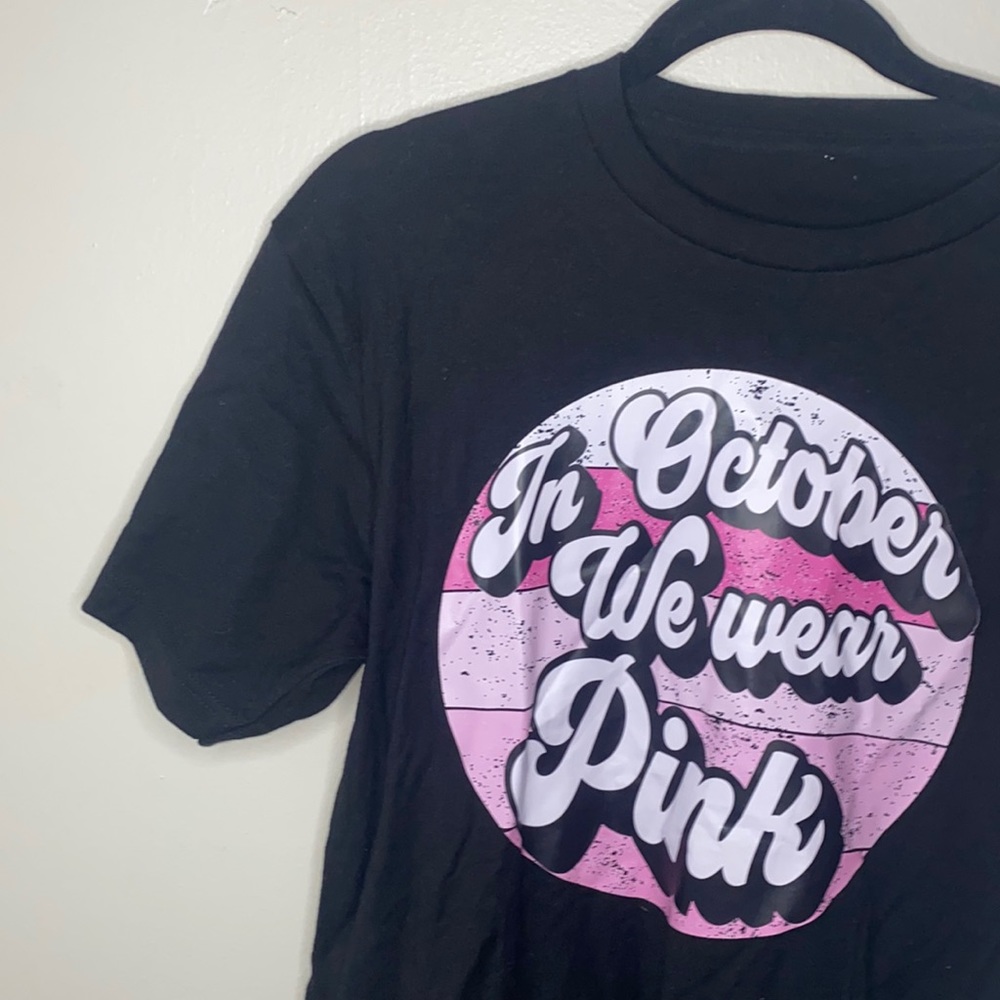 🎱Adorable “In October we wear pink” black shirt sleeved tee! - Picture 1 of 6